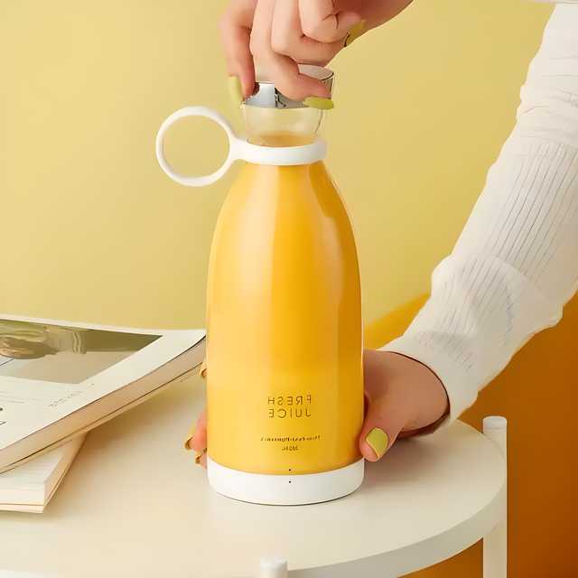 Enjoy Fresh and Healthy Drinks in 10 Seconds – Anywhere with the Portable USB Juicer Bottle!