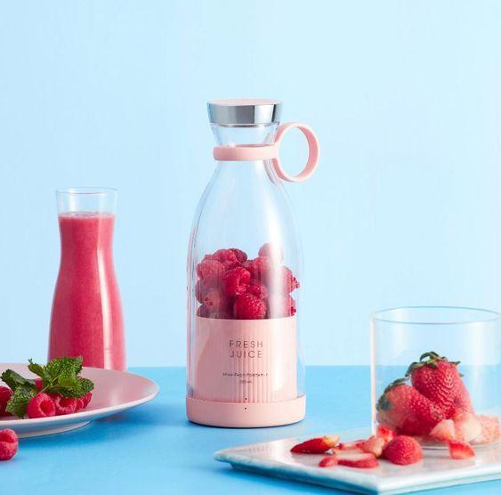 Enjoy Fresh and Healthy Drinks in 10 Seconds – Anywhere with the Portable USB Juicer Bottle!